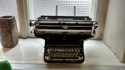 Kirjoituskone, joka löytyi ST ry:n ullakolta